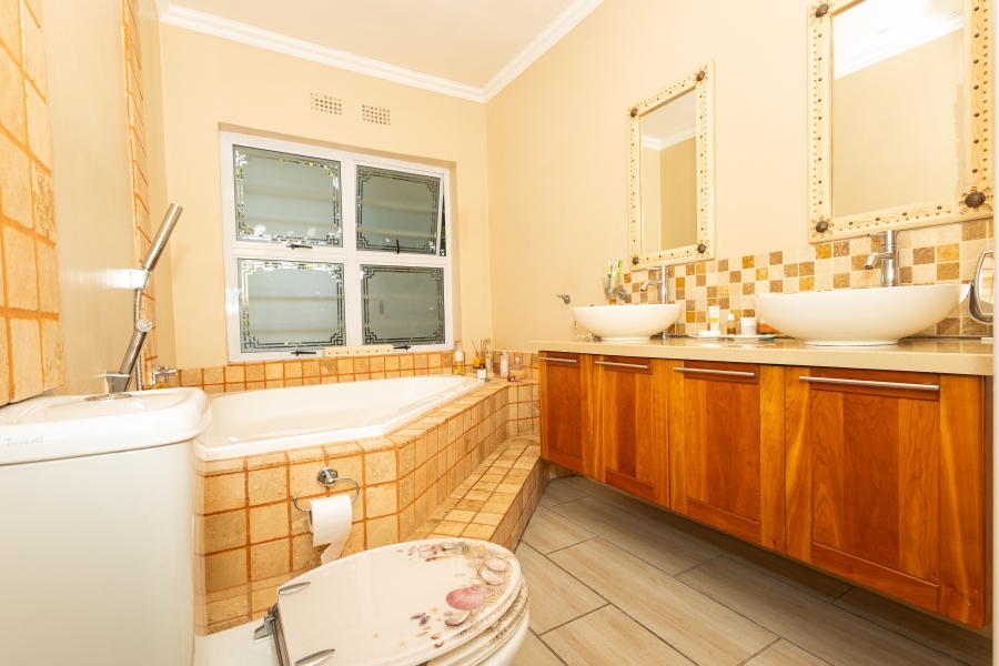 4 Bedroom Property for Sale in Kenridge Heights Western Cape